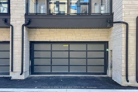 Photo 31 at 16 Credit Lane, Jefferson, Richmond Hill