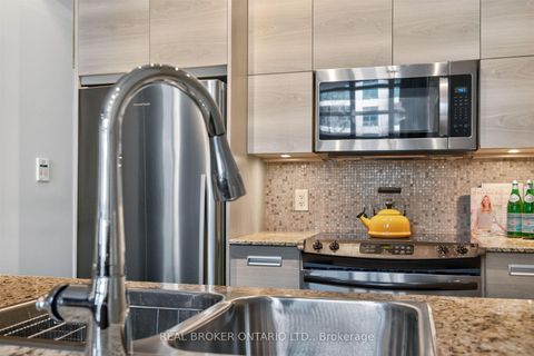 Photo 11 at 209 - 380 Macpherson Avenue, Casa Loma, Toronto