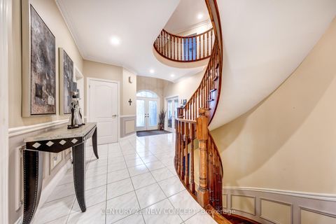 Photo 3 at 38A Avonlea Place, Doncrest, Richmond Hill