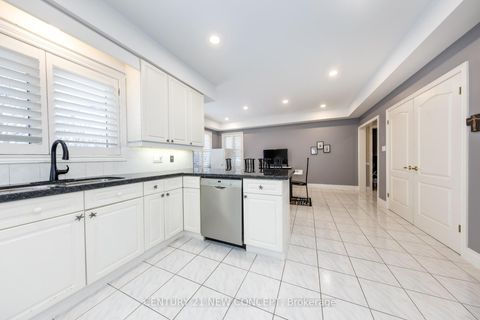 Photo 16 at 38A Avonlea Place, Doncrest, Richmond Hill