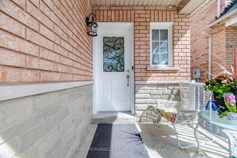 Photo 5 at 8 Nasir Crescent, Vellore Village, Vaughan