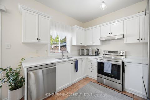 Photo 14 at 8 Nasir Crescent, Vellore Village, Vaughan