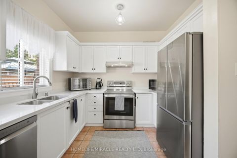 Photo 15 at 8 Nasir Crescent, Vellore Village, Vaughan