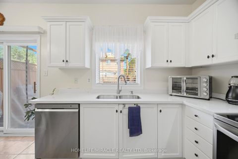 Photo 16 at 8 Nasir Crescent, Vellore Village, Vaughan
