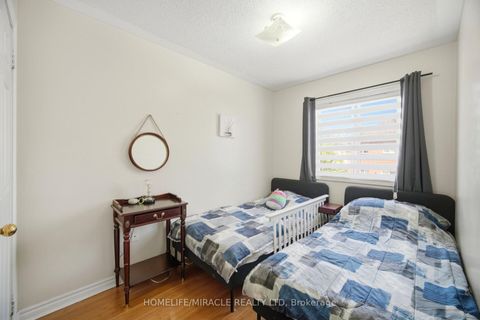 Photo 25 at 8 Nasir Crescent, Vellore Village, Vaughan