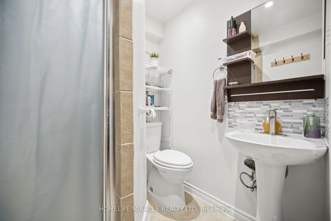 Photo 35 at 8 Nasir Crescent, Vellore Village, Vaughan