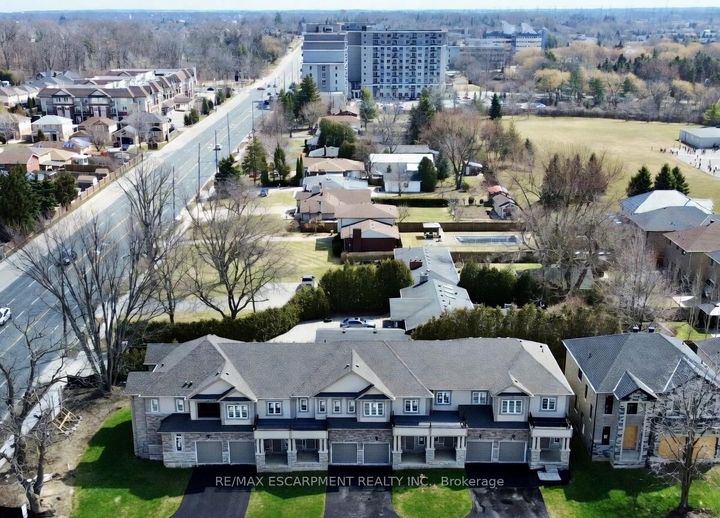 Photo 3 at 11 DAVINCI Boulevard, Carpenter, Hamilton