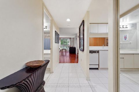 Photo 2 at 205 - 5 Kenneth Avenue, Willowdale East, Toronto