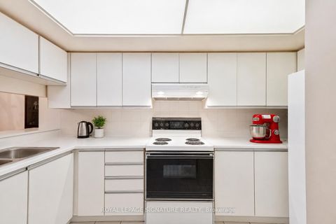 Photo 3 at 205 - 5 Kenneth Avenue, Willowdale East, Toronto