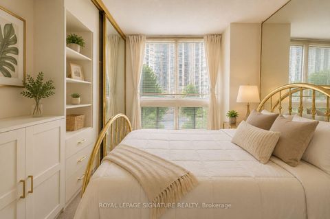 Photo 12 at 205 - 5 Kenneth Avenue, Willowdale East, Toronto