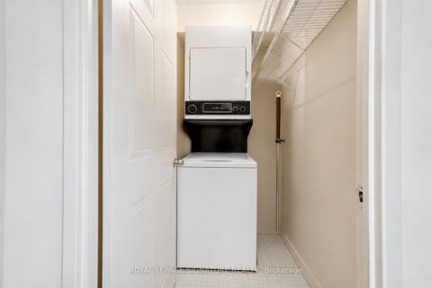 Photo 14 at 205 - 5 Kenneth Avenue, Willowdale East, Toronto