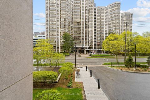 Photo 16 at 205 - 5 Kenneth Avenue, Willowdale East, Toronto