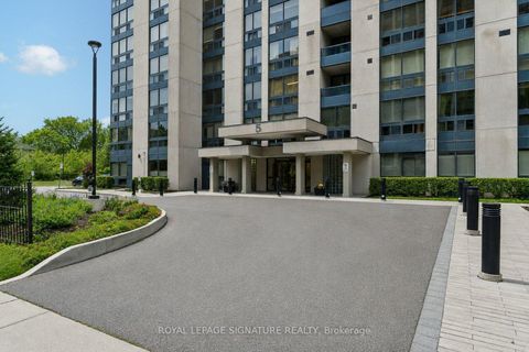 Photo 37 at 205 - 5 Kenneth Avenue, Willowdale East, Toronto