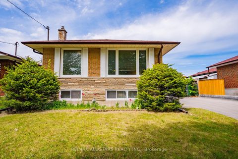Photo 1 at 26 Summerglade Drive, Malvern West, Toronto