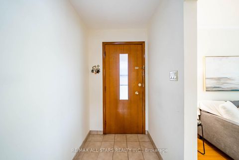 Photo 4 at 26 Summerglade Drive, Malvern West, Toronto