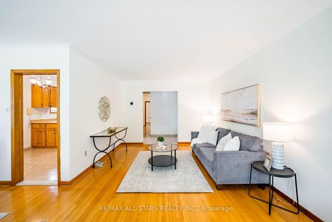 Photo 8 at 26 Summerglade Drive, Malvern West, Toronto