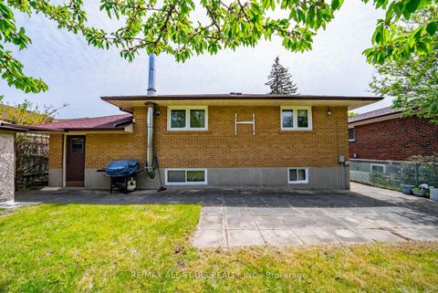 Photo 33 at 26 Summerglade Drive, Malvern West, Toronto
