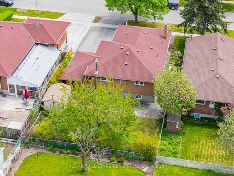 Photo 39 at 26 Summerglade Drive, Malvern West, Toronto