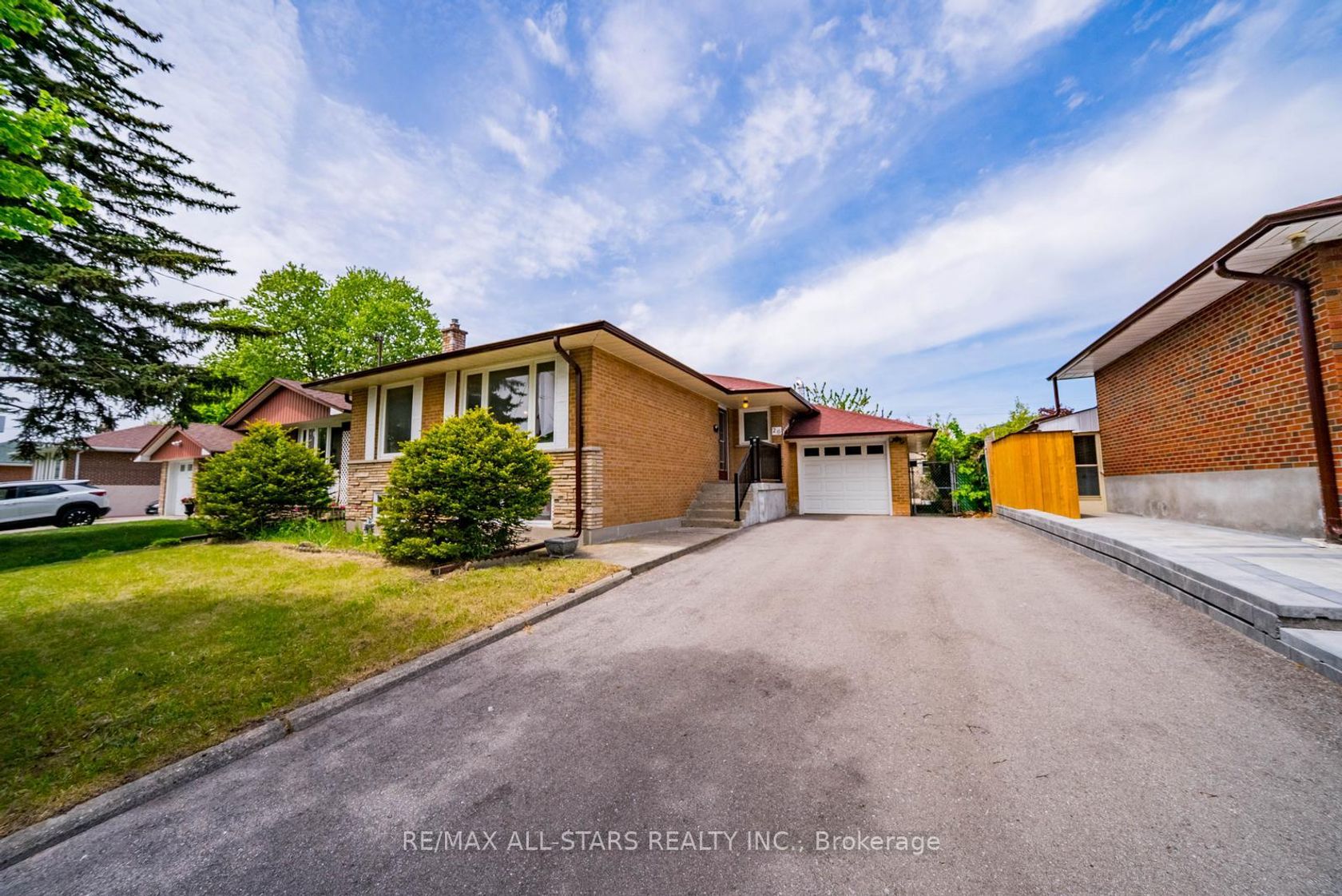 26 Summerglade Drive, Malvern West, Toronto 