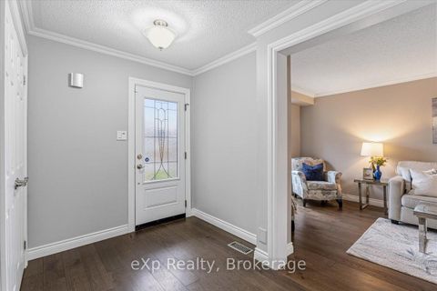 Photo 3 at 1067 Maury Crescent, Liverpool, Pickering