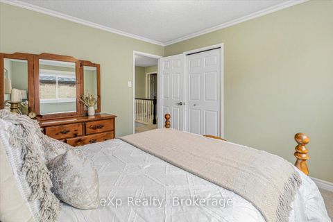 Photo 35 at 1067 Maury Crescent, Liverpool, Pickering