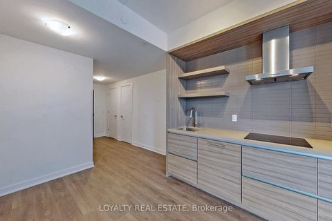 Photo 7 at 1705 - 2221 Yonge Street, Mount Pleasant East, Toronto
