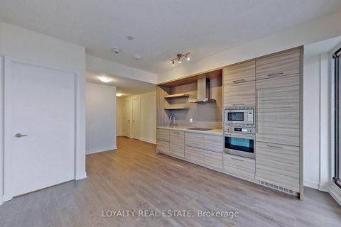 Photo 8 at 1705 - 2221 Yonge Street, Mount Pleasant East, Toronto