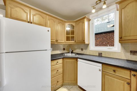 Photo 13 at 64 Nesbitt Drive, Leaside, Toronto