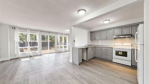 Photo 12 at 18 - 11 Livonia Place, Morningside, Toronto