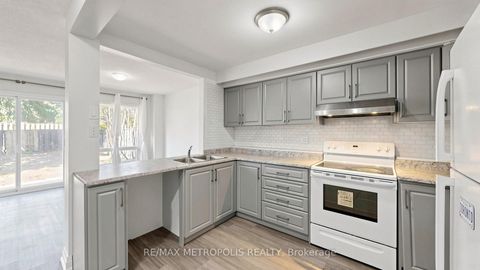 Photo 13 at 18 - 11 Livonia Place, Morningside, Toronto