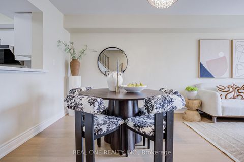 Photo 1 at 317 Grandview Way, Willowdale East, Toronto