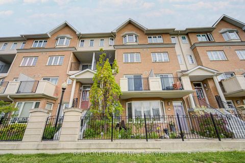Photo 2 at 317 Grandview Way, Willowdale East, Toronto
