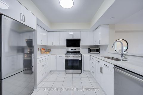 Photo 13 at 317 Grandview Way, Willowdale East, Toronto