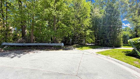 Photo 3 at 239 Sandringham Drive, Westgate, Toronto