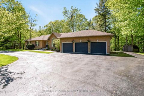 Photo 3 at 2088 Wilkinson Street, Rural Innisfil, Innisfil