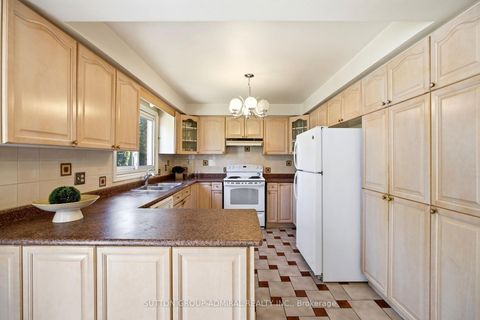 Photo 10 at 108 Benjamin Drive, East Woodbridge, Vaughan
