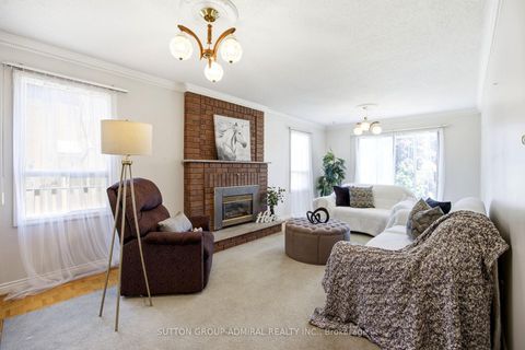 Photo 13 at 108 Benjamin Drive, East Woodbridge, Vaughan