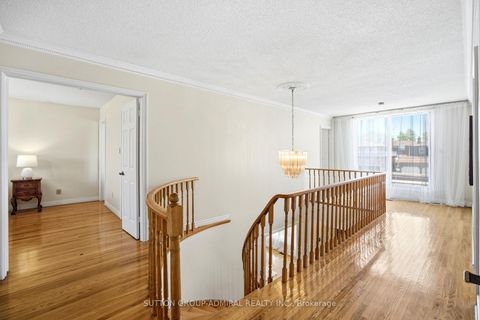 Photo 17 at 108 Benjamin Drive, East Woodbridge, Vaughan