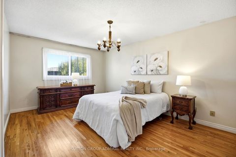 Photo 19 at 108 Benjamin Drive, East Woodbridge, Vaughan
