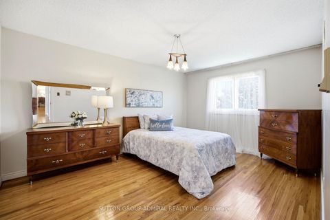 Photo 21 at 108 Benjamin Drive, East Woodbridge, Vaughan