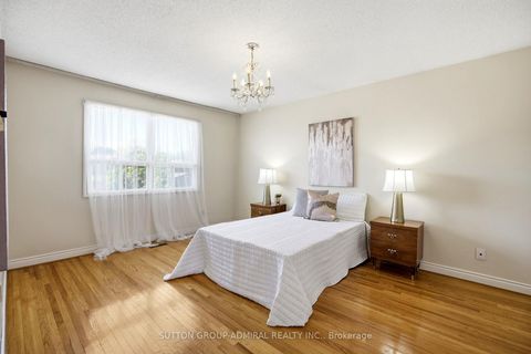 Photo 22 at 108 Benjamin Drive, East Woodbridge, Vaughan
