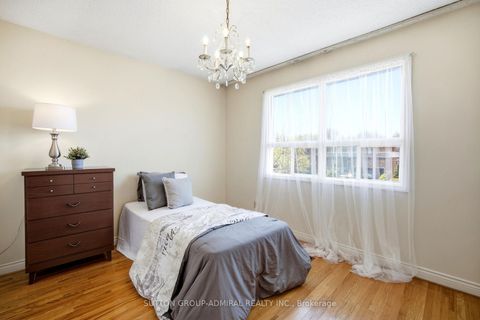 Photo 23 at 108 Benjamin Drive, East Woodbridge, Vaughan