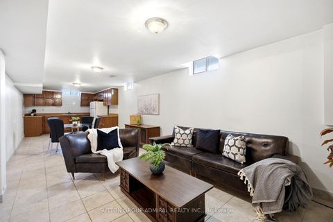 Photo 25 at 108 Benjamin Drive, East Woodbridge, Vaughan