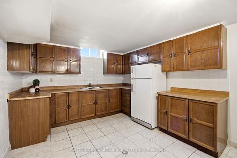 Photo 26 at 108 Benjamin Drive, East Woodbridge, Vaughan