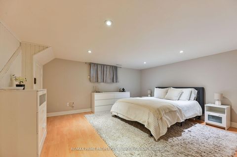 Photo 28 at 16 Eastwood Avenue, Cliffside, Toronto