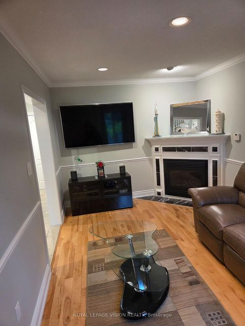 Photo 1 at 91 Princeton Gate, Maple, Vaughan