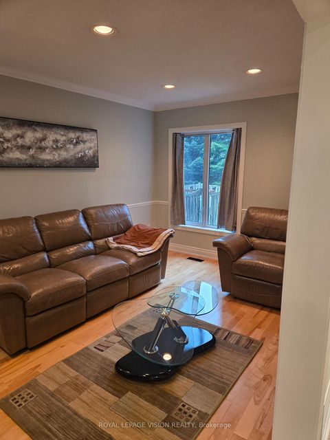 Photo 2 at 91 Princeton Gate, Maple, Vaughan