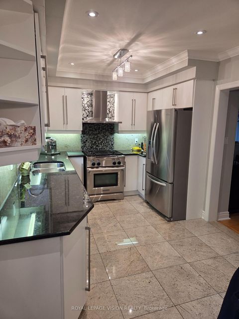 Photo 4 at 91 Princeton Gate, Maple, Vaughan