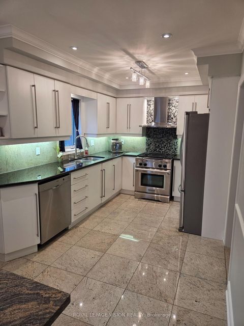 Photo 5 at 91 Princeton Gate, Maple, Vaughan