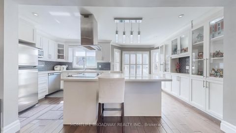 Photo 7 at 96 Echo Ridge Crescent, Sonoma Heights, Vaughan